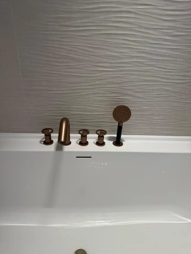 Robinetterie de baignoire finition bronze
